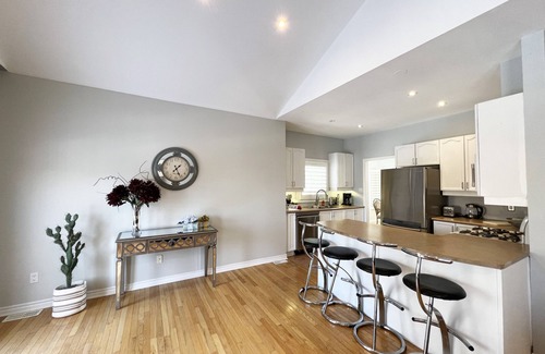 Barrie House | CHARMING CUSTOM HOME BESIDE PARK,WALK TO BEACH