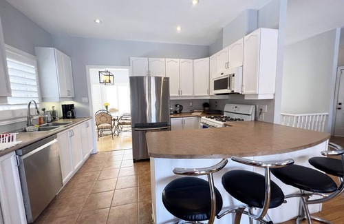 Barrie House | CHARMING CUSTOM HOME BESIDE PARK,WALK TO BEACH