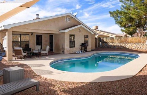 Mesilla Park House | Charming desert oasis with pool!