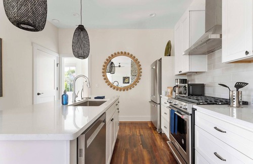 Downtown Charleston House | Charming Downtown 6BR - Steps to King St!