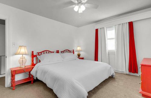 Charleston House | Charming Downtown Charleston, Near Hampton Park