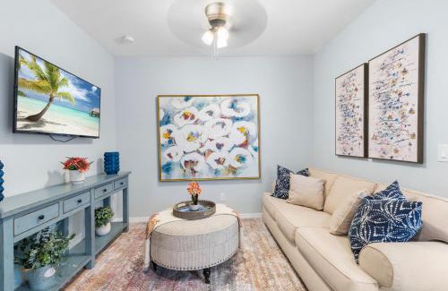 Pinewood Park House | Charming Downtown Guest Home