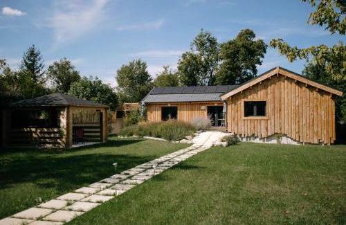 Le Thor House | Charming ecolodge with private access to the river