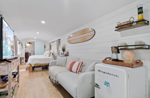 Palmetto Bay House | Charming Estate House on classic Old Cutler rd.