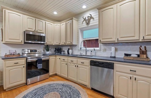 Jasper Cabin | Charming Family Farm House Hot Tub Buffalo River