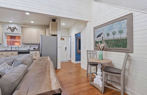 Jasper Cabin | Charming Family Farm House Hot Tub Buffalo River