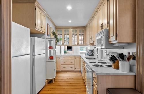 Butler House | Charming family & pet friendly stay. 1 block to Main St.Walk to dine, sip & shop