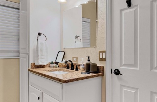 Waco House | Charming Farmhouse Unplug Unwind Explore Waco