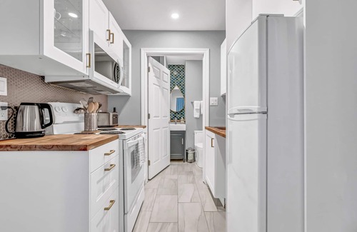 Downtown Halifax House | Charming first floor flat in historic old south district near waterfront