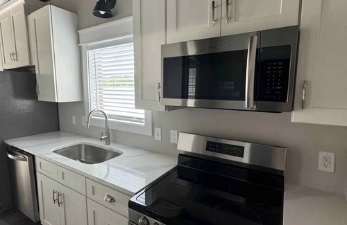 Jacksboro Boat Rental | Charming floating home on Norris Lake with 2 bedrooms, 1 bath and free WiFi!