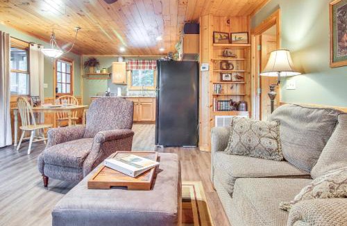 Whittier House | Charming Fox Den Cabin in Whittier with Hot Tub!