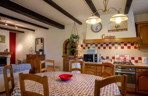 Blis-et-Born Cottage | Charming Village House with Fireplace, Wi-Fi & Bikes Close to Périgueux