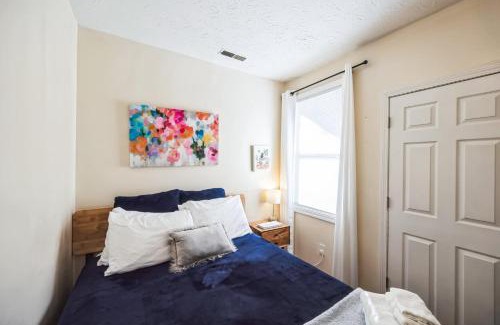 Ludlow House | Charming Getaway on Ash St- Minutes from Cinci