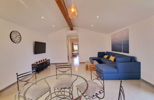 Montauban House | Charming gîte in the Montalbannes countryside.