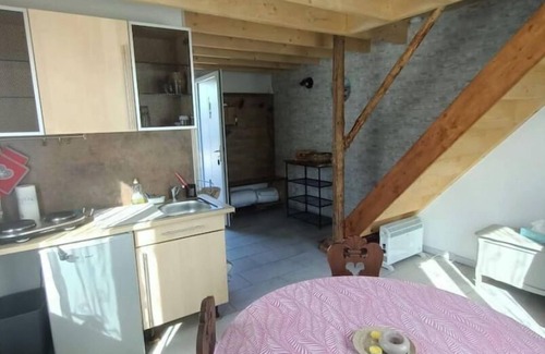 Travexin House | Charming gîte with jacuzzi, baby, river pond