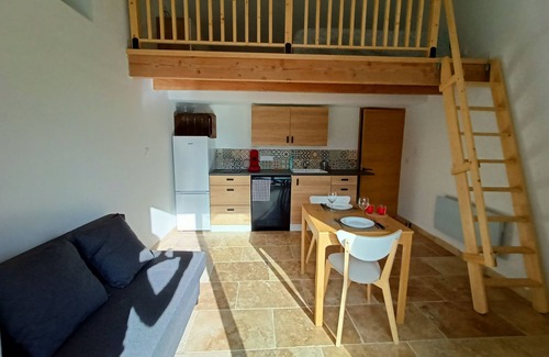 Crestet Cottage | Charming gîte with jacuzzi facing Mont Ventoux