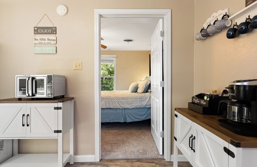 Marshall Cottage | Charming Guest House – 1BR + Sleeping Nook, Full Kitchen, Gazebo, & Boat Parking