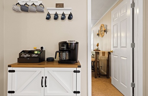 Marshall Cottage | Charming Guest House – 1BR + Sleeping Nook, Full Kitchen, Gazebo, & Boat Parking