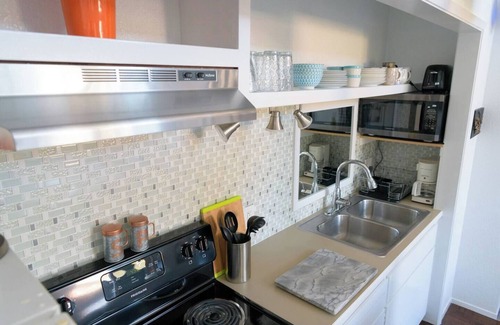 Rio del Mar House | Charming guest house in Aptos-3 min walk to beach!+EV Charger.