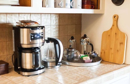 Baywood Park Apartment | Charming Guest Suite by the Bay