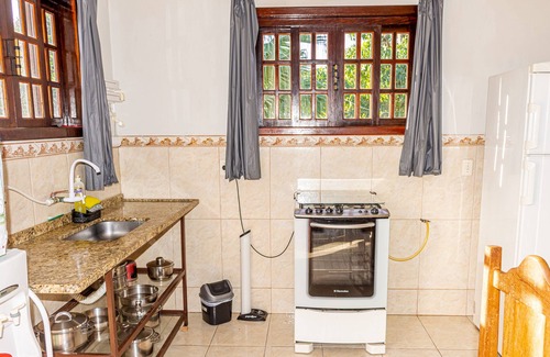 Inoa Cottage | Charming Hillside Getaway: Hill House with Pool and Fireplace - 10 min to Beach