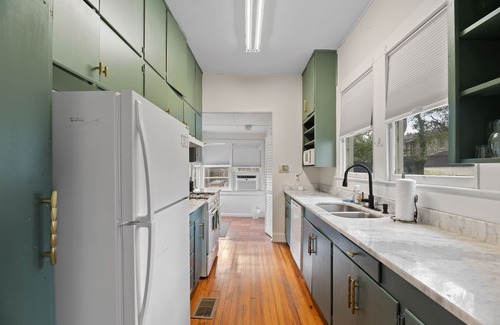 Mobile House | Charming Home Near Mardi Gras with EV Charger