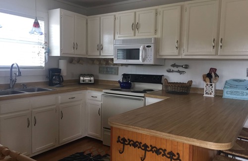 Salvo Cottage | Charming home on quiet street, pool & spa. Perfect review scores, no junk fees