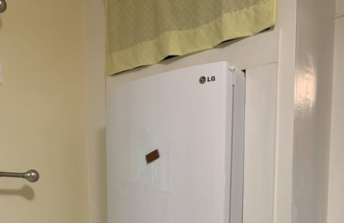 Saugerties South House | Charming home walking distance to town! AC , WIFi, Children and Pets welcome!