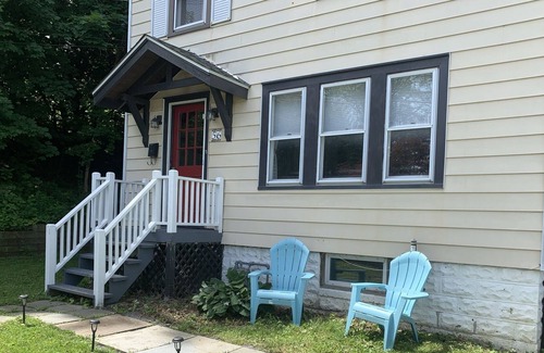 Saugerties South House | Charming home walking distance to town! AC , WIFi, Children and Pets welcome!