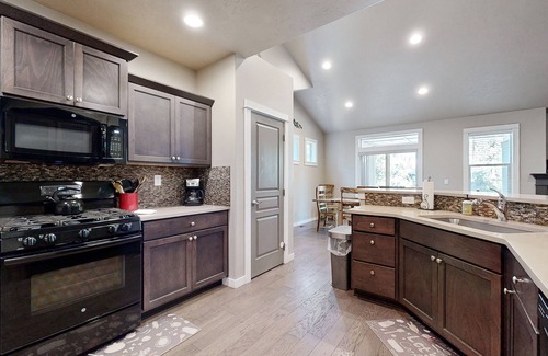 Deer Park House | Charming Home with a Private Hot Tub, SHARC Passes, Fast WiFi, and Central AC