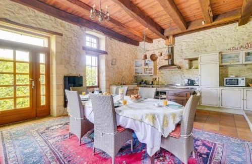 Blasimon House | Charming home with a pool