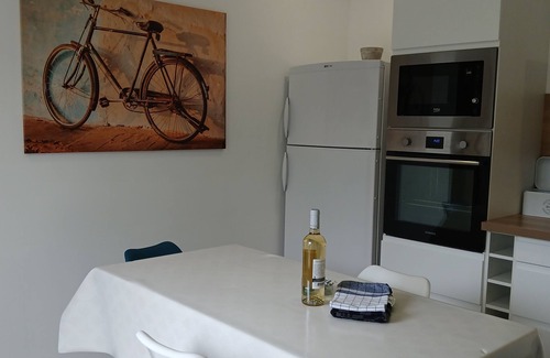 Port District House | Charming house with garden 5 min walk from the beach and 10' from the shops!