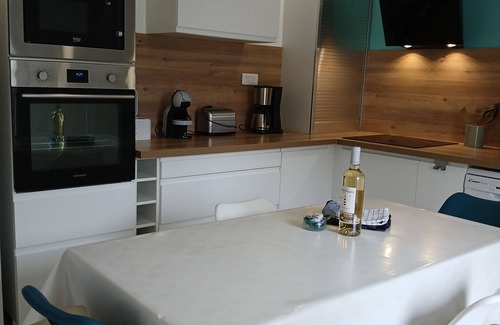 Port District House | Charming house with garden 5 min walk from the beach and 10' from the shops!