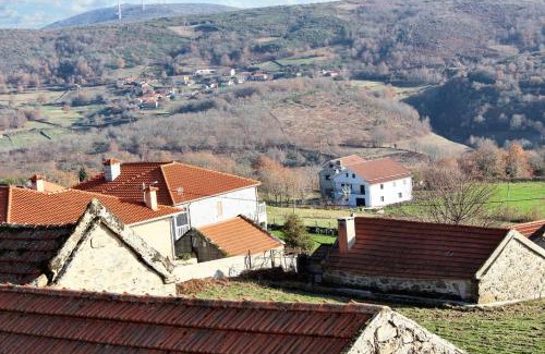Montalegre House | Charming House in Paredes do Rio with Mountain View