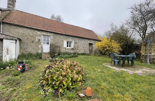 Rabodanges Cottage | Charming house in Rabodanges near the lake
