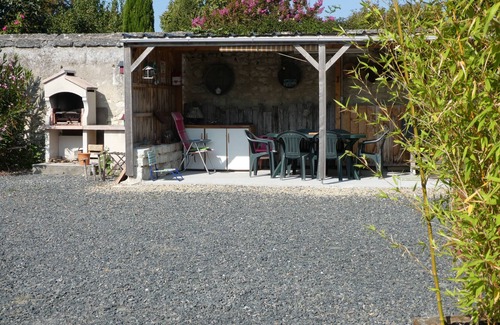 Neuille Cottage | Charming house on the outskirts of the village in an old farmhouse