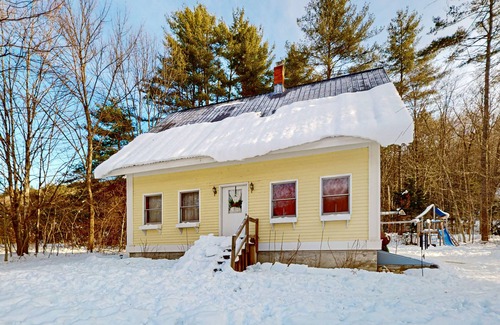 Grafton House | Charming house w/peaceful yard, close to village & recreation, kitchen, w/d
