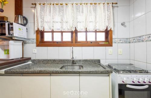 Barra Velha House | Charming house with BBQ by the sea MON0099