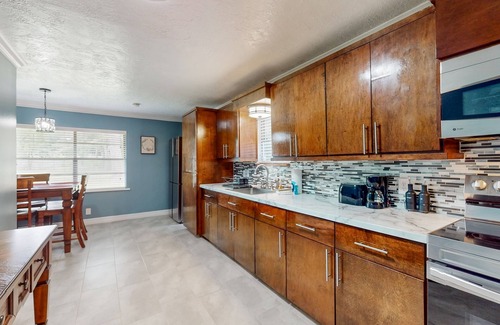 Porter House | Charming house with enclosed backyard, Hammock and W/D