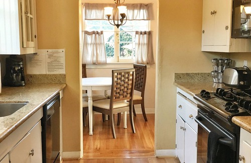 Alta Heights House | Charming House ~ With Hot Tub! Walk to Town & Oxbow Market!