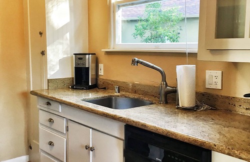 Alta Heights House | Charming House ~ With Hot Tub! Walk to Town & Oxbow Market!