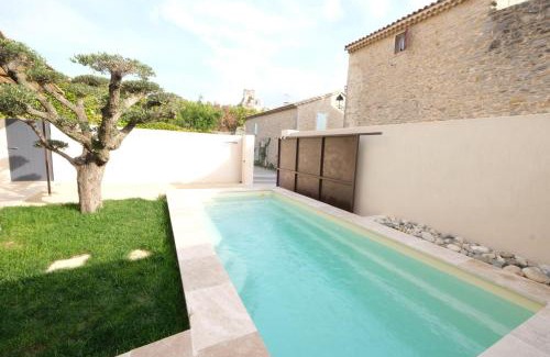 Aureille Villa | charming house with private pool in the heart of the village of aureille in the alpilles, 6 people.