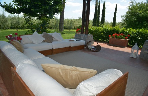 Terranuova Bracciolini Villa | Charming villa with private pool and hot tub Jacuzzi at the gates of Chianti