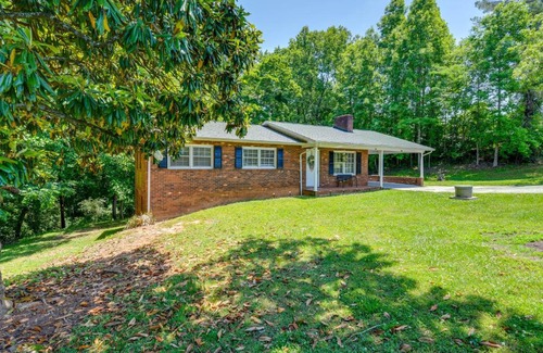 Arlington House | Charming Jonesville Home with Grill - Near Wineries!