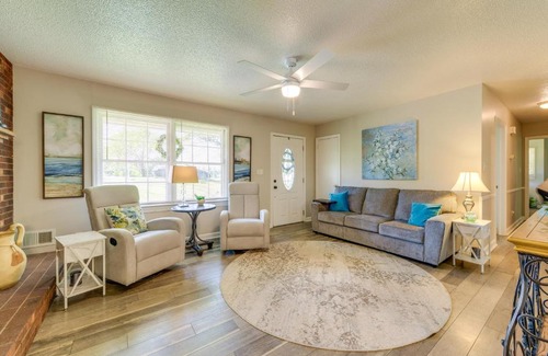 Arlington House | Charming Jonesville Home with Grill - Near Wineries!
