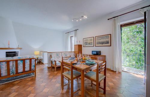 Monvalle Apartment | Charming La Gelosia Few Min From Lake - Happy Rentals