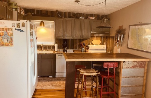 Big Rock House | Charming Lake Barkley cabin