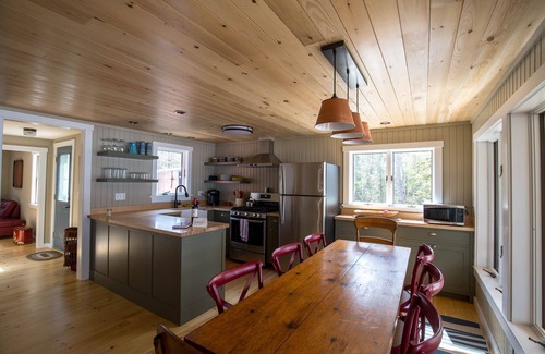 Belmont Cottage | Charming Lake Front Cottage