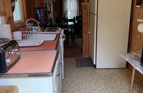 Harrison Cabin | Charming Lakefront Cabin