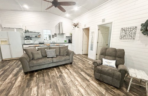 Cullman Cabin | Charming Lakefront Cabin